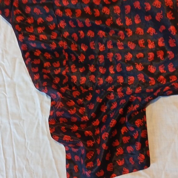 GUC Thai Silk Men's Black w/ Red Elephant Patterned Shirt size XL BEAUTIFUL!! - Picture 8 of 8